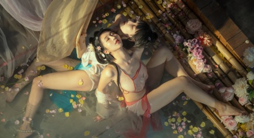 56191-古色仙香极品双模网红美少女火卝辣出镜▌云溪溪x奶桃▌古装浴池嬉戏 性卝感肚兜诱人乳卝晕 湿身诱卝惑超写实古代风.jpg